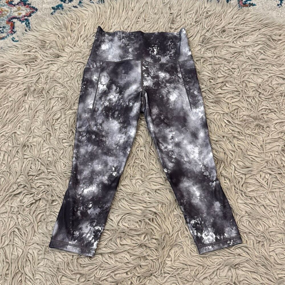 Athleta salutation II capri size small